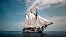 Senja Phinisi Indonesia Exterior